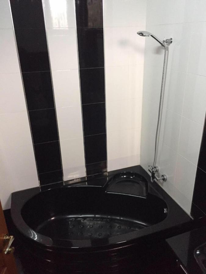 Hotel Amber Батумі Екстер'єр фото