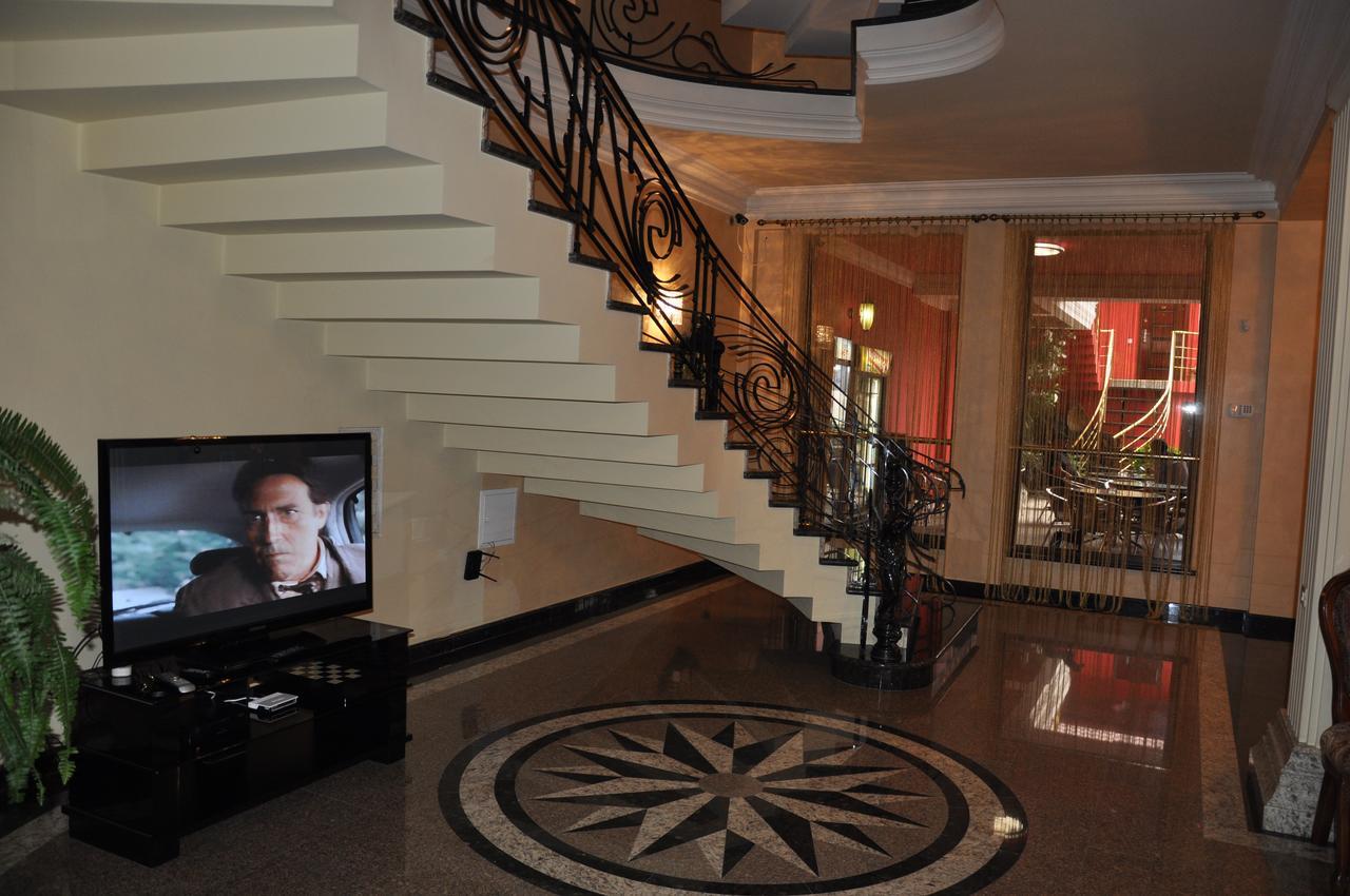 Hotel Amber Батумі Екстер'єр фото