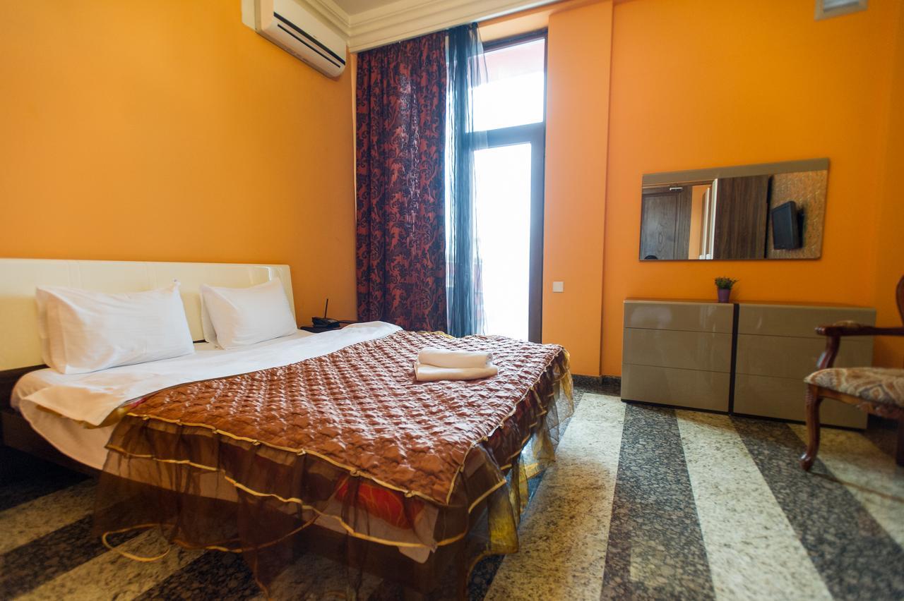 Hotel Amber Батумі Екстер'єр фото