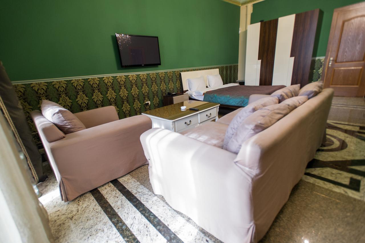 Hotel Amber Батумі Екстер'єр фото